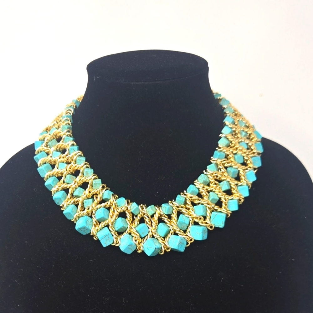 Vintage Elegant Gold and Turquoise Necklace
